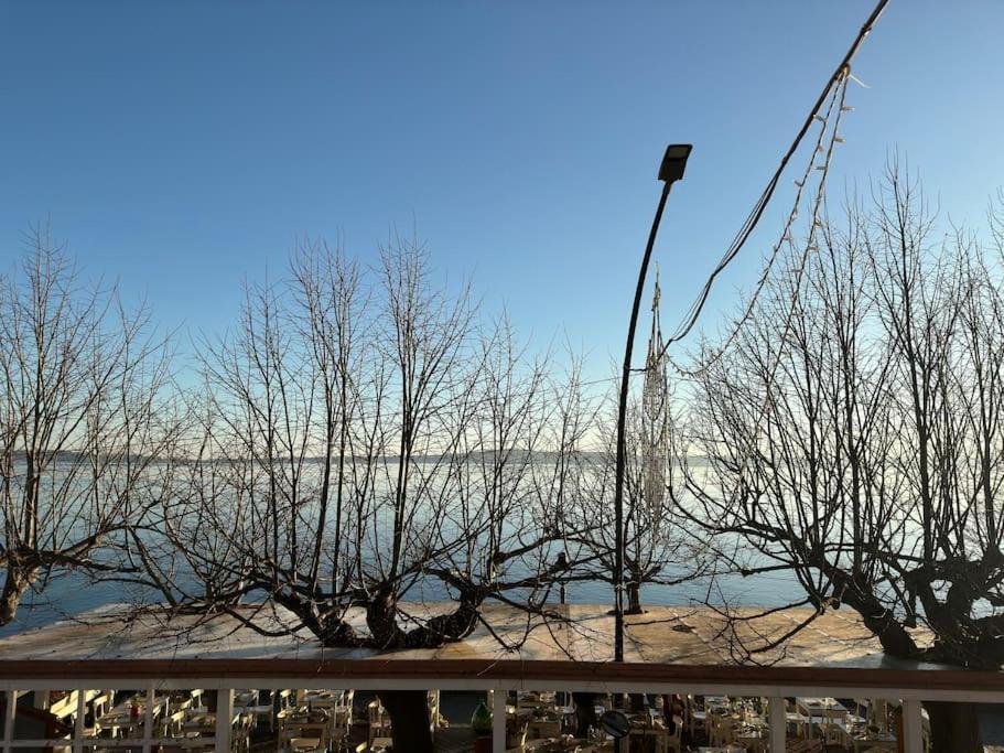 Fronte Lago Nel Centro Storico “La Casa Del Lago” เตรวินญาโน โรมาโน ภายนอก รูปภาพ